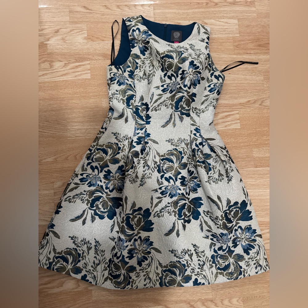 Like New floral print gold and blue VINCE CAMUTO Tea Length Floral Dress Size  4